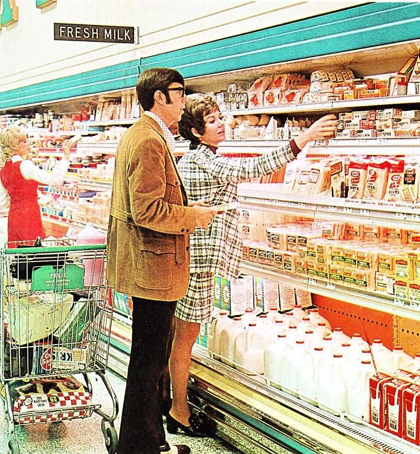 1970s grocery shopping couple