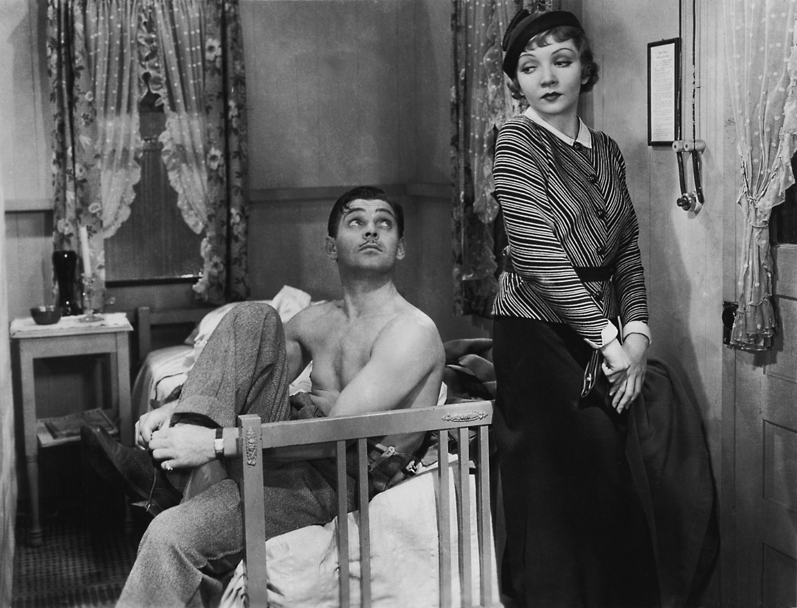 Clark Galbe shirtless in It Happened One Night