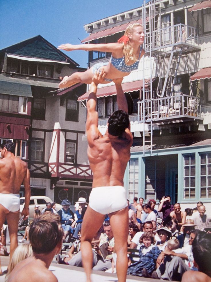 1950s bodybuilder showing off