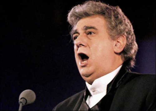 Placido Domingo singing