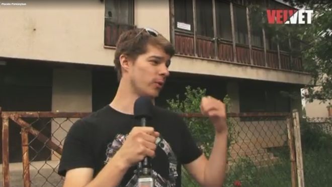 Neighbor pointing at The Opera House