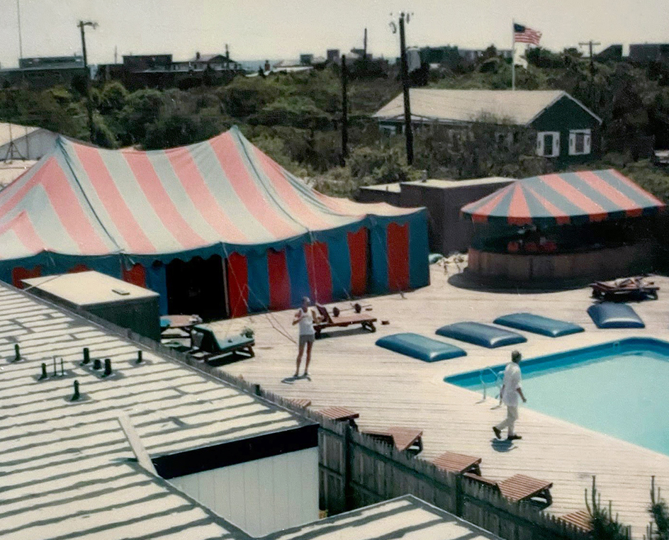Boatel pool, bar & gym