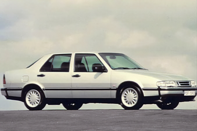 White Saab 9000